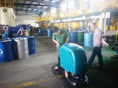走進(jìn)石化企業(yè) 合美洗地機(jī)解決車間清潔難題